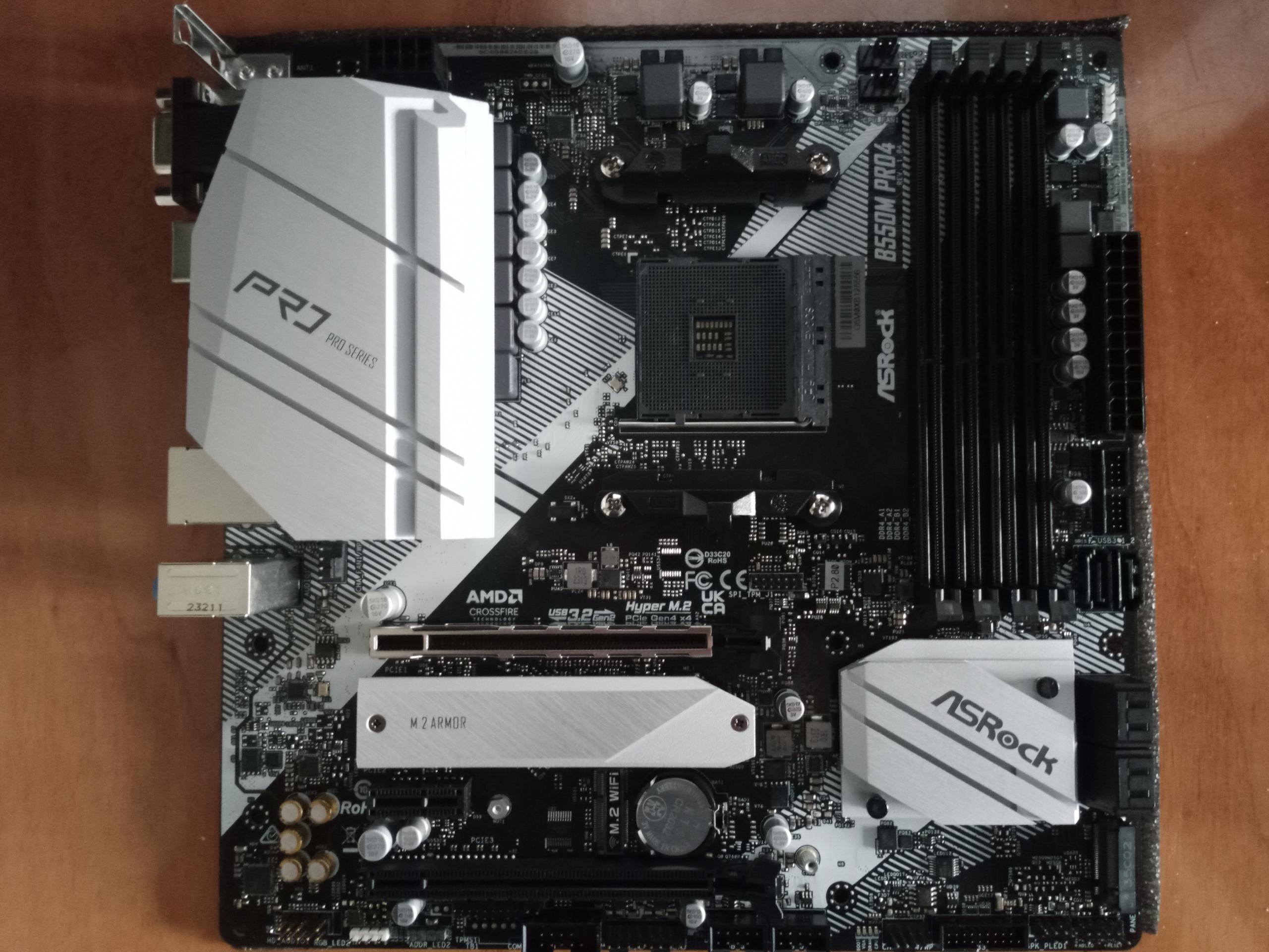 ASRock B550M Pro4 MicroATX ひろい AM4